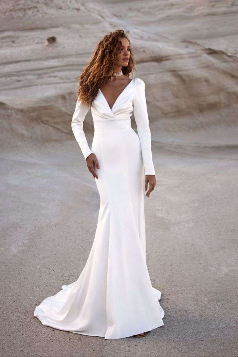 Paisley-MillaNova-robe-mariee-hiver.jpg Robe de mariée manches longues cache-coeur Milla Nova