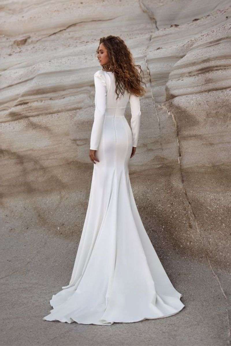 Paisley-MillaNova-robe-satin-manches-longues.jpg Robe de mariée sirène en satin Milla Nova