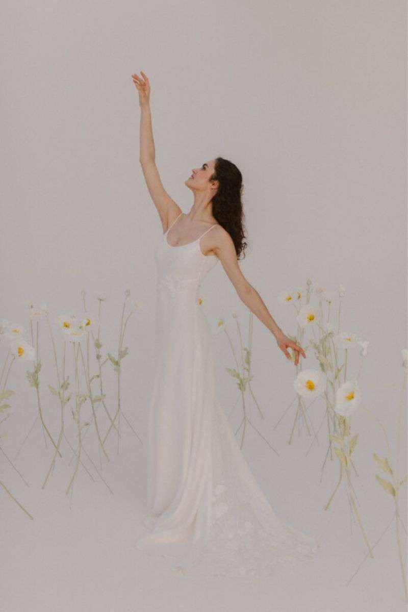 Robe de mariée grand dos nu traîne en dentelle Atelier Swan