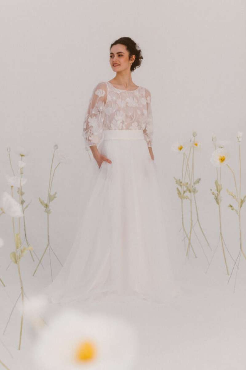Robe de mariée dentelle fleurie et manches longe Atelier Swan
