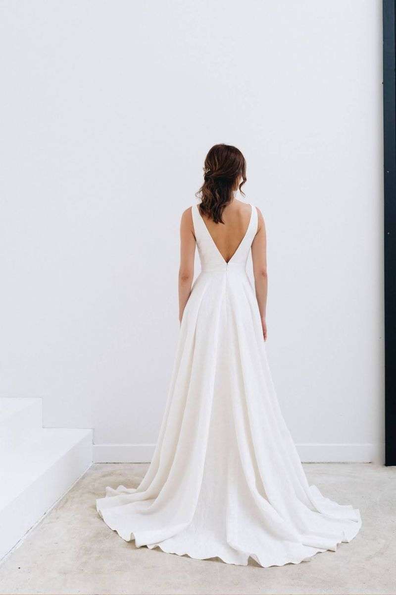 Puglia-AnneDeLaforrest-decollete-v-dos-nu.jpg Robe de mariée de créatrice seconde main à Lyon Anne de Lafforest