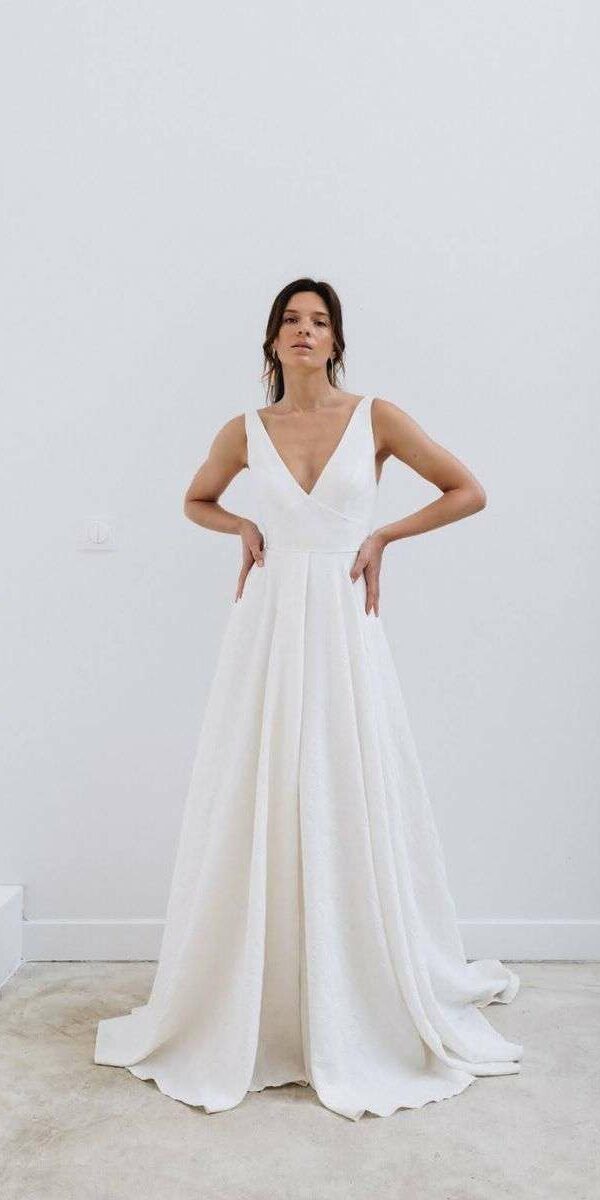 Robe de mariée dos nu et col V en jacquard soie Anne de Lafforest