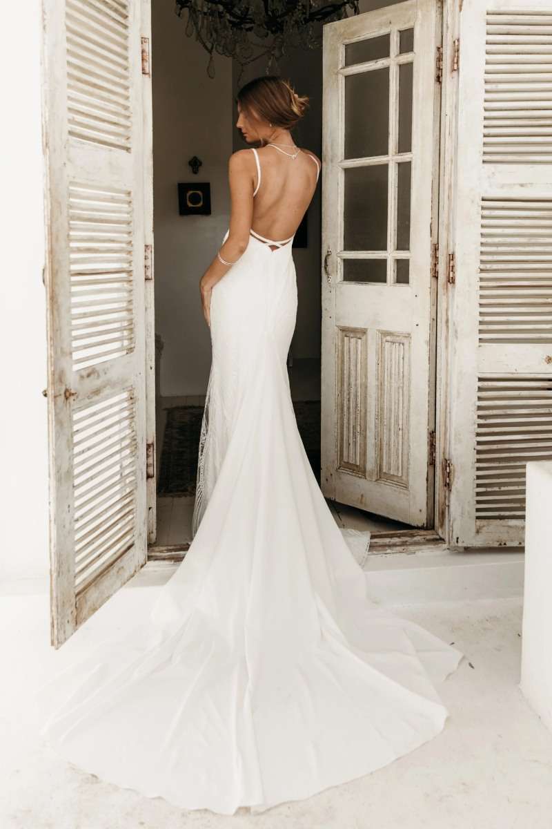 Robe de mariée boho chic grand dos nu bretelles fines Lovers Society Rue de Seine