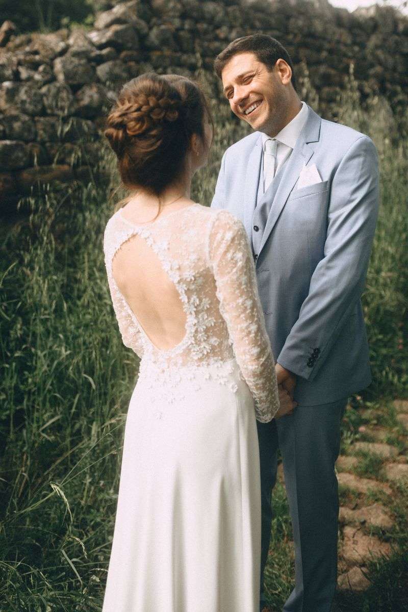 Renee-Marylise-robe-mariee-fleurs-3D.jpg Robe de mariée dos nu à manches longues Marylise
