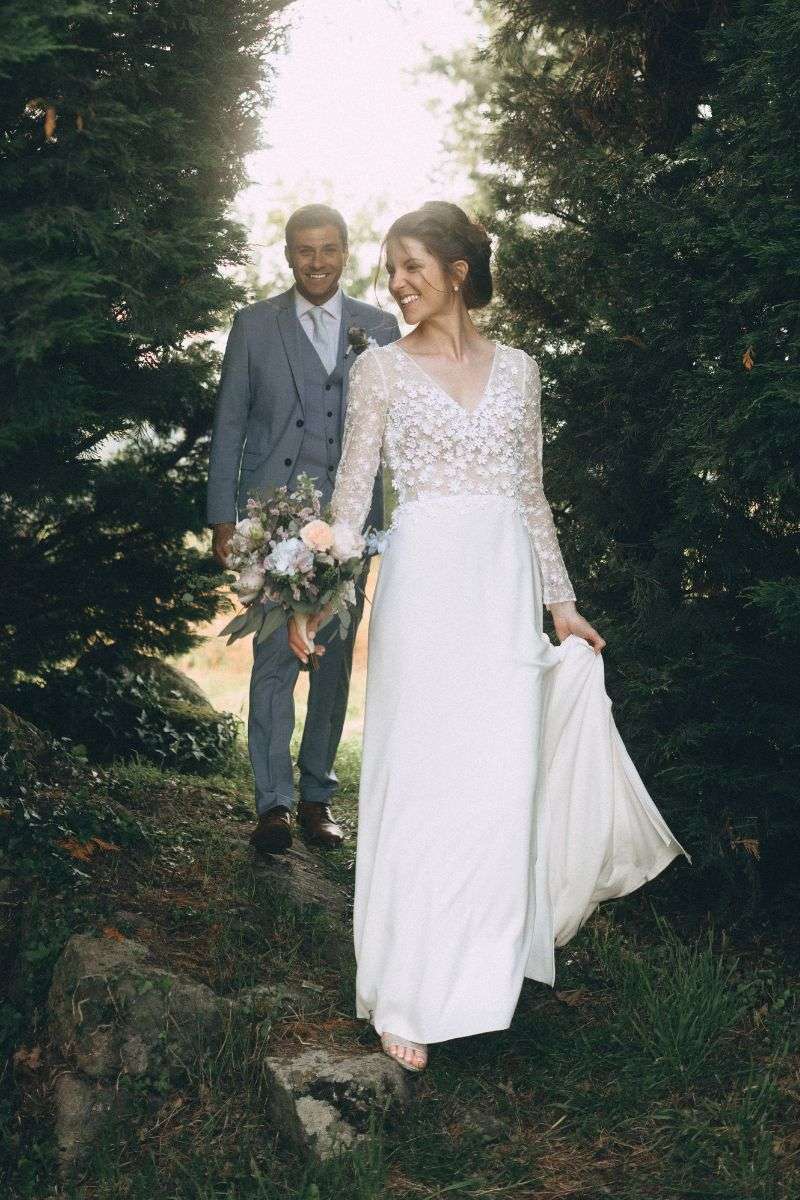 Renee-Marylise-robes-mariee-manches-longues.jpg Robe de mariée bohème en dentelle fleurs 3D fendue Marylise