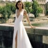 TakeMeHome-DonatelleGodart-robe-mariee-simple.jpg Robe de mariée fendue sans dentelle Donatelle Godart