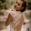 Theodora-AtelierSwan-depot-vente-robes-mariee-lyon.jpg Robe de mariée dos nu inversé dentelle et perles Atelier Swan