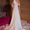 Tiernan-Morilee-robe-mariage-satin-asymetrique.jpg Robe de mariée glamour fendue et fluide Morilee