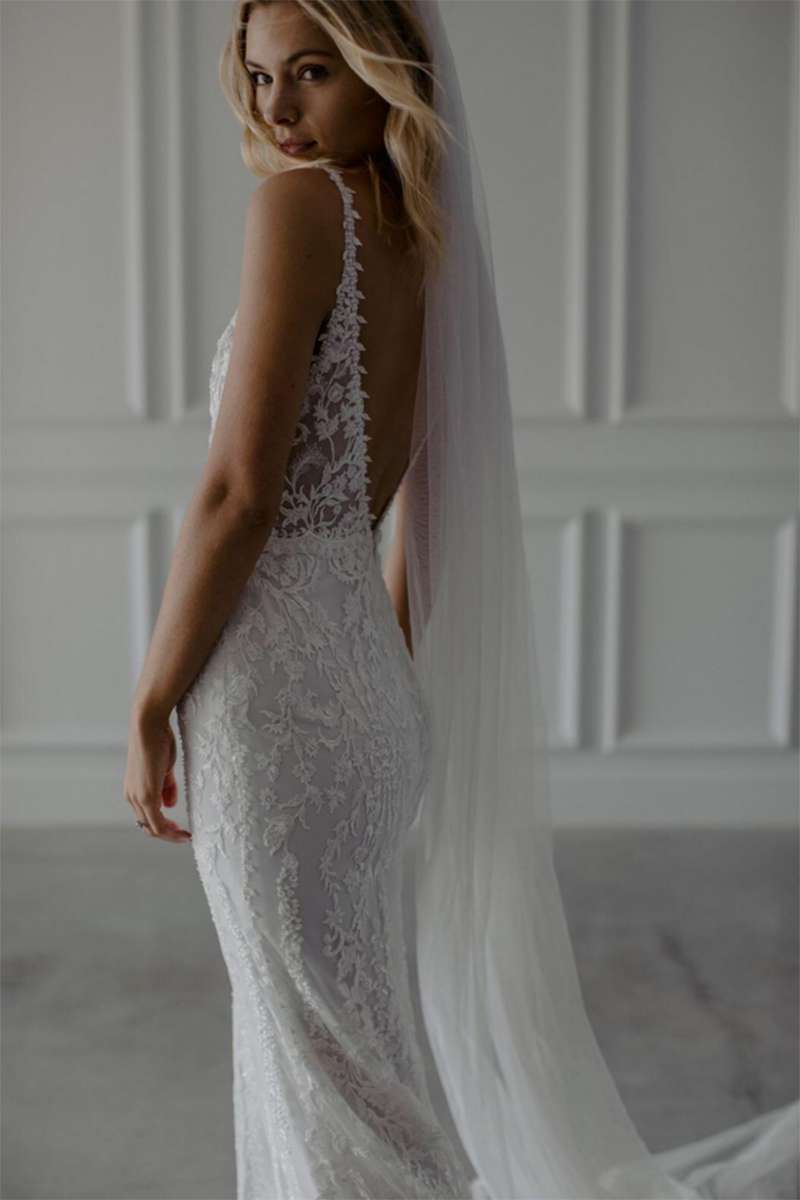 TommyLace-MadeWithLove-depot-vente-robes-mariee-lyon.jpg Robe de mariée sirène avec broderies et sequins Made With Love