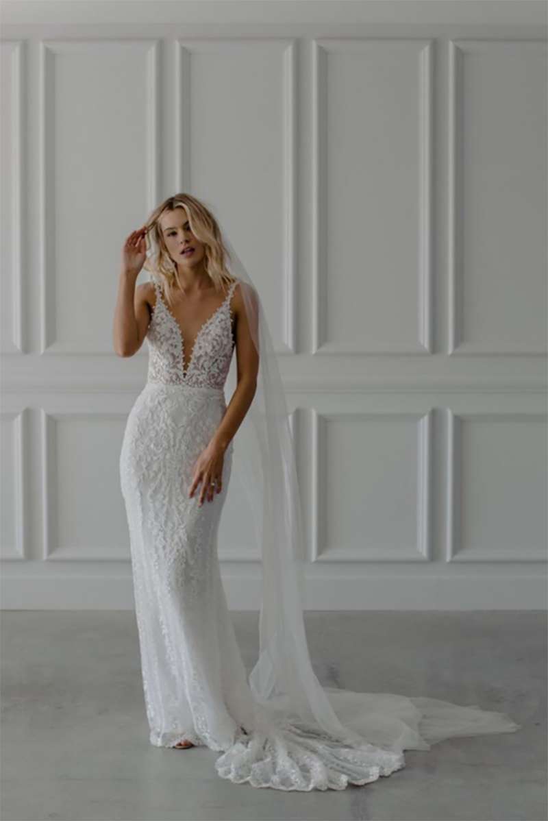 TommyLace-MadeWithLove-robe-sirene-dentelle.jpg Robe de mariée glamour bretelles fines et dos nu d'occasion Made With Love