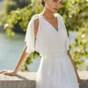 Walder-AlmaNovia-robe-mariage-fluide-simple.jpg Robe de mariée longue col V dentelle sans manche Alma Novia