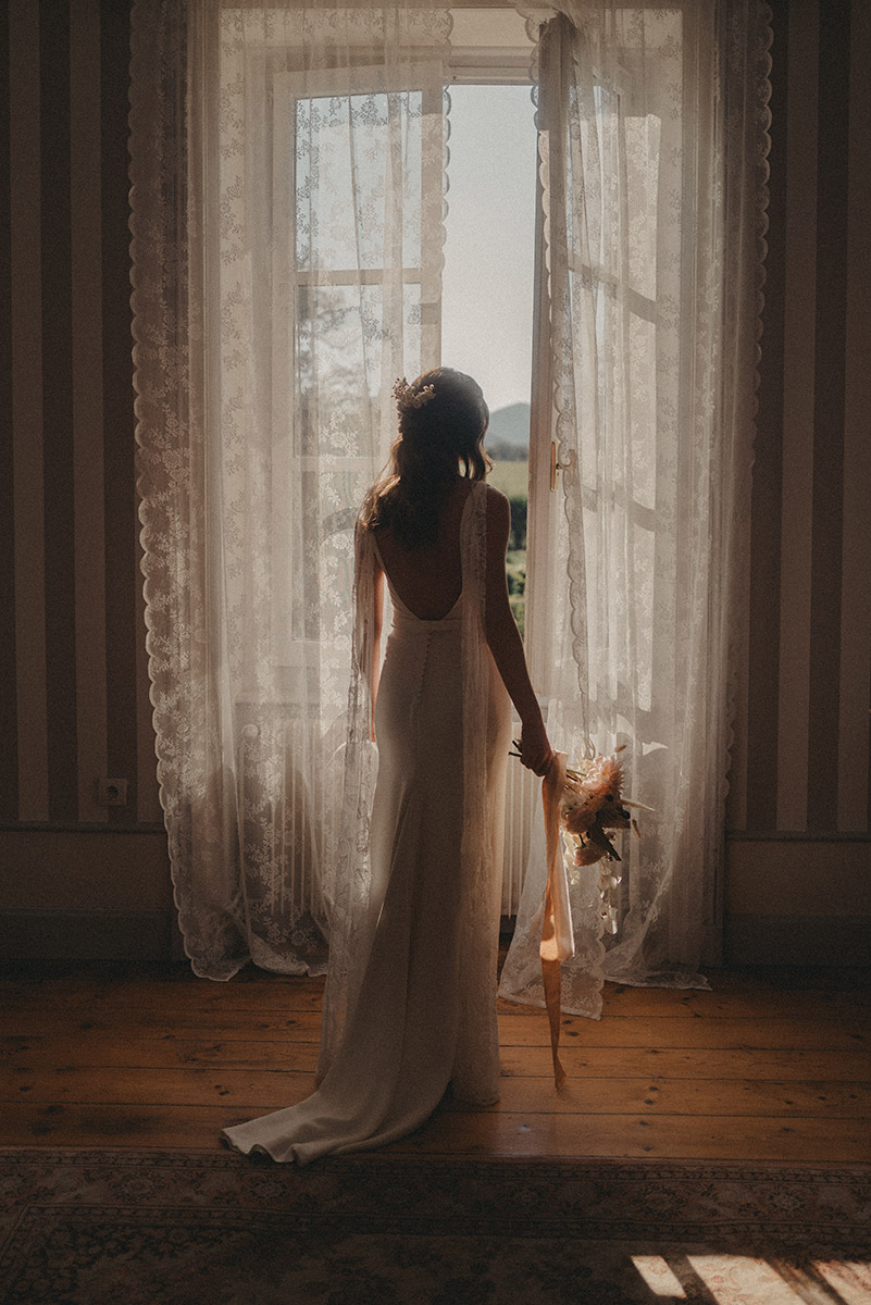 Zoe-Maison-Maelie-robe-de-mariee-manches-cape.jpg
