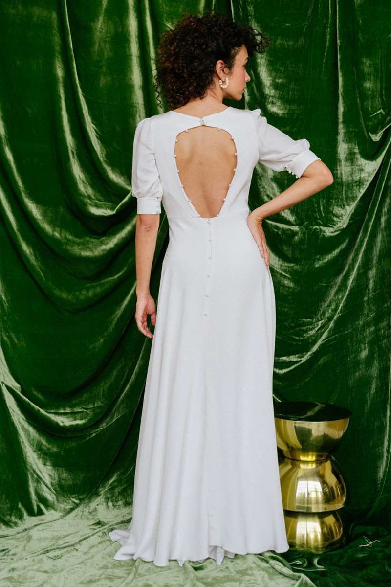 Robe de mariée dos nu avec perles et manches bouffantes Clémentine Iacono