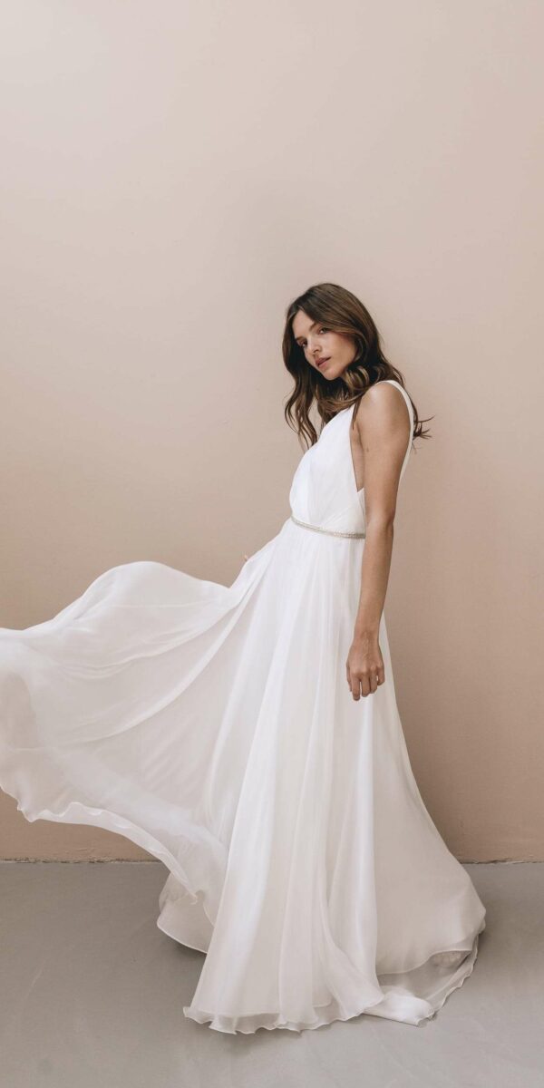Robe de mariée sans dentelle en soie fluide et légère Anne De Lafforest