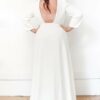 robe-lamusee-laffolante-traine-lyon.jpg Robe de mariée simple manches longues L'Amusée