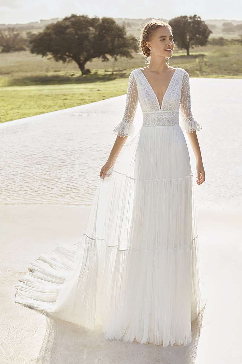 robe-rosa-clara-boheme-apolo-moderne.jpg Robe de mariée tulle fluide à manches trois quart et dos nu Rosa Clara