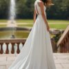 Robe de mariée col américain, dos ouvert et jupe longue fendue de seconde main - La Sève