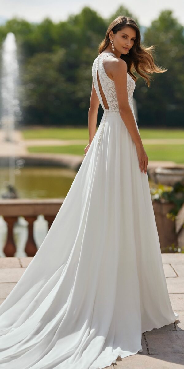 Robe de mariée col américain, dos ouvert et jupe longue fendue de seconde main - La Sève