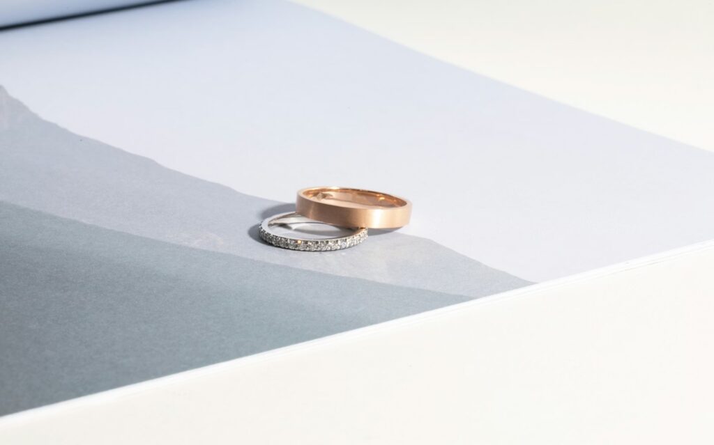 Alliances en or fairmined et diamants de synthèse