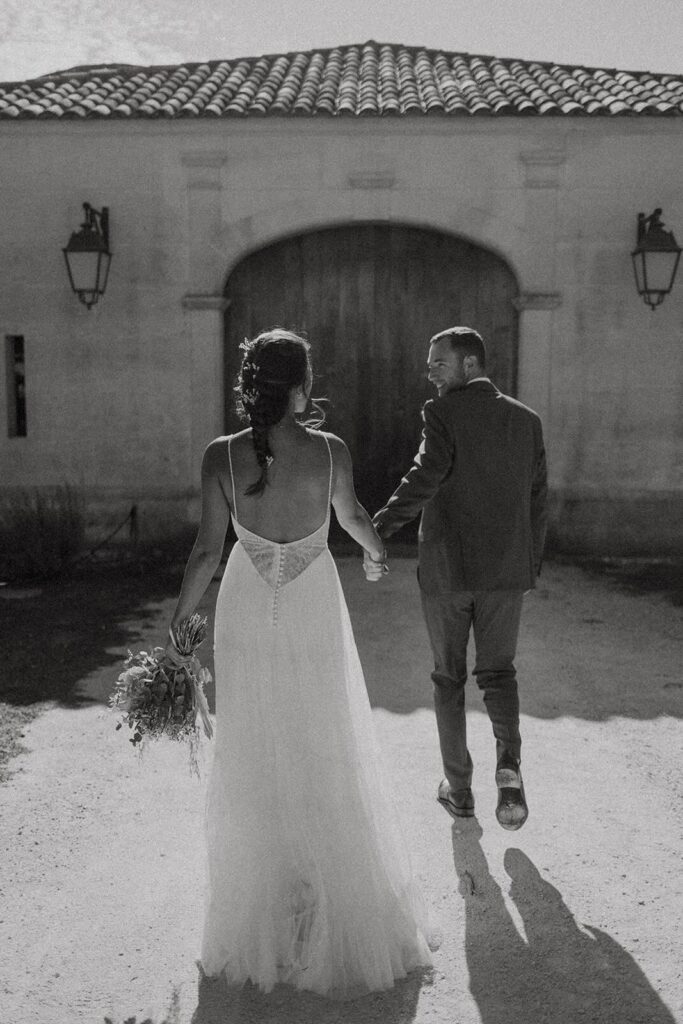 Robe de mariée dos nu à bretelles et dos nu, jupe en tulle