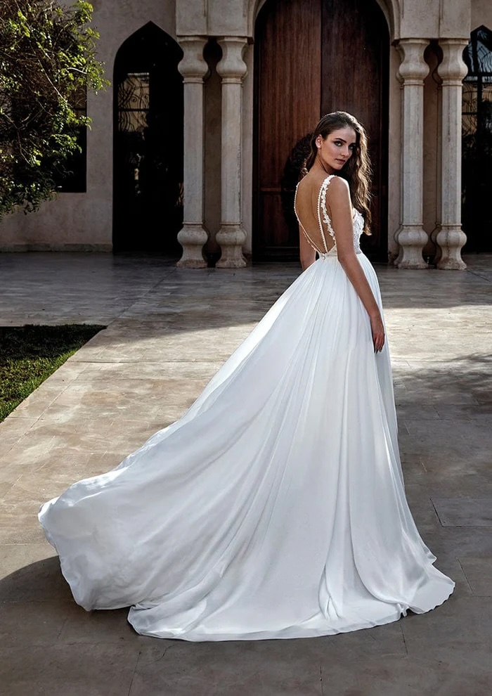 Robe de mariée de seconde main dos nu en dentelle 3D et mousseline chez La Sève à Lyon