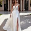 Robe de mariée à bretelles fines et taille haute - Pronovias chez La Sève Lyon