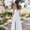 Raphaelle-MADO-robe-mariee-bustier-fente-simple Robe de mariée simple sans dentelle fendue - Madame A Dit Oui