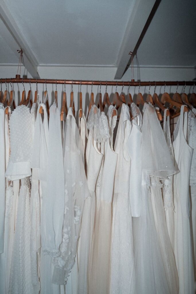 Plus de 200 modèles de robes de mariée disponibles chez La Sève à Lyon
