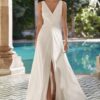 Adela-AdrianaAlier-depot-vente-robes-mariee-lyon Robe de mariée simple et épurée avec fente au milieu