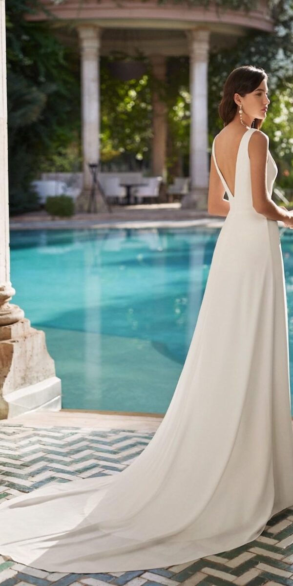 Robe de mariée élégante et fendue avec dos nu col V et cape amovible