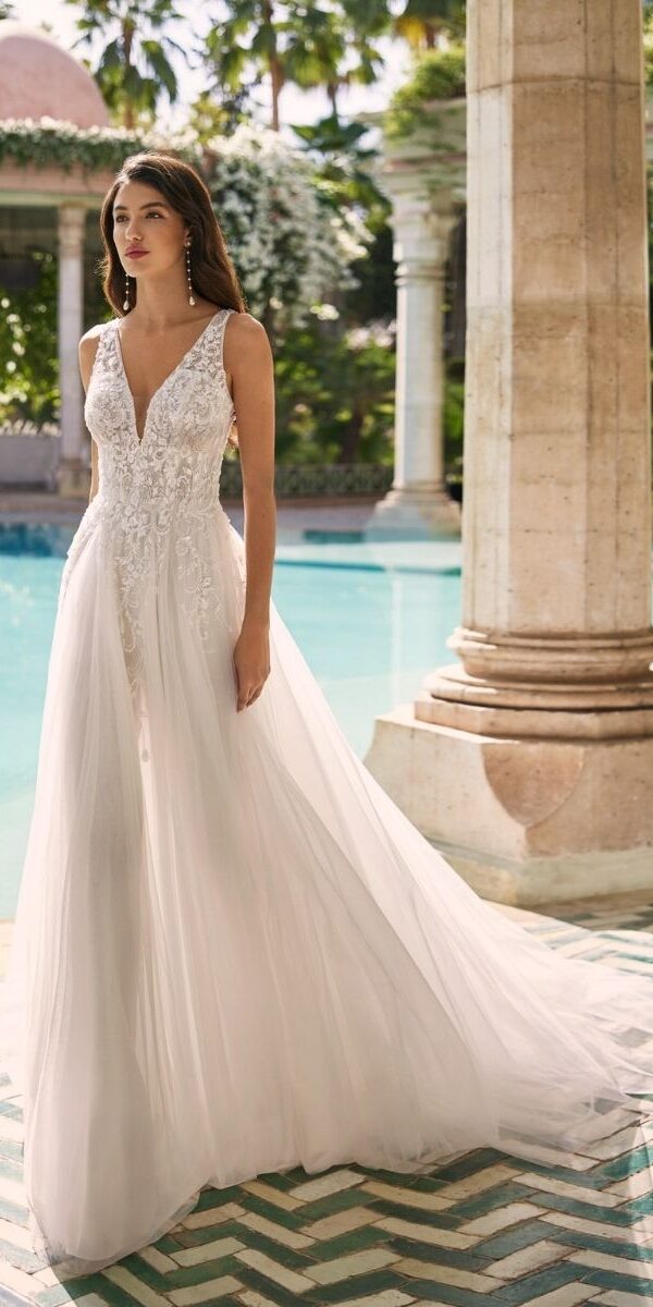 Robe de mariée bohème sans manche en dentelle et tulle