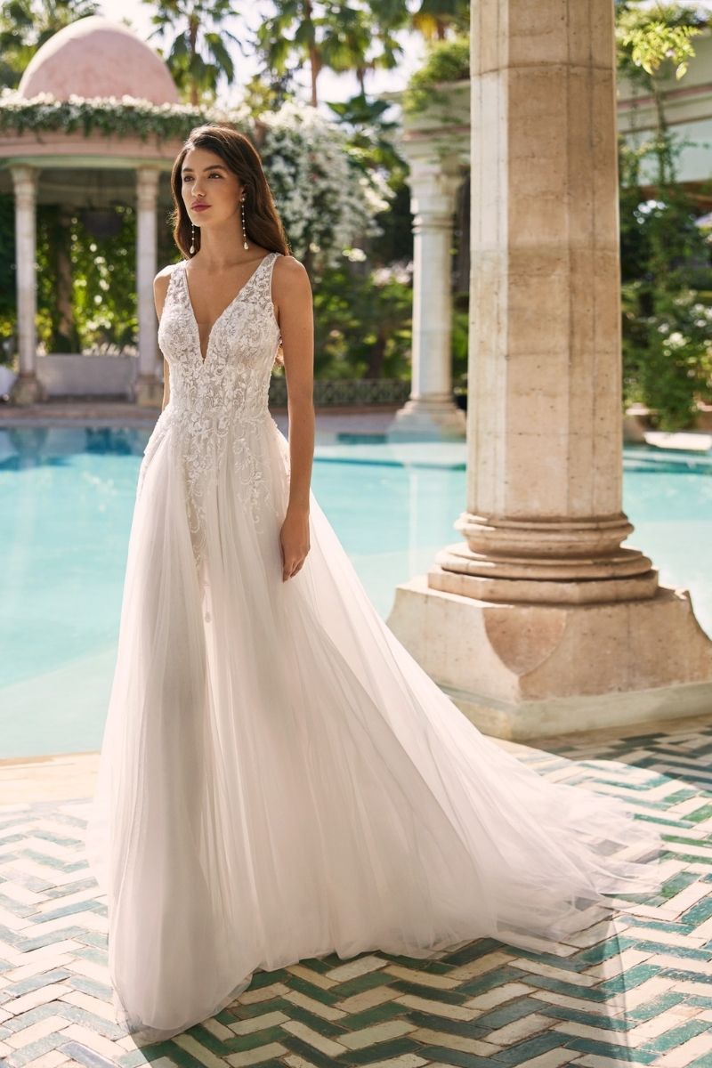 Ariana-AdrianaAlier-robe-mariee-boheme-tulle Robe de mariée bohème sans manche en dentelle et tulle