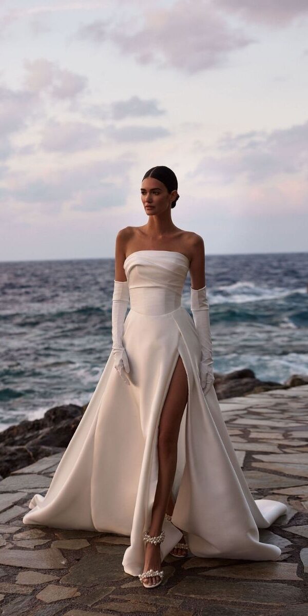 Robe de mariée bustier avec fente de seconde main chez La Sève à Lyon