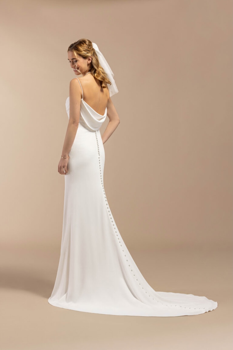 BoraBora-EglantineCreations-boutique-robes-mariee-lyon Robe de mariée d'occasion à bretelles fines et dos nu