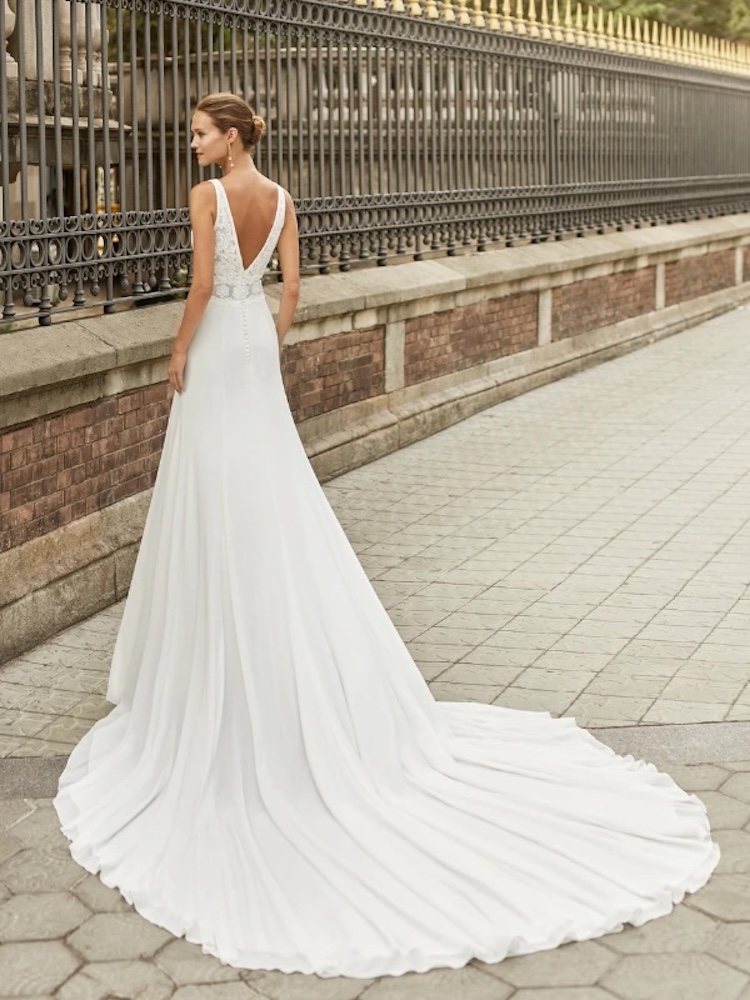Fabiola-LunaNovias-robe-mariee-boheme-fluide-dos-nu Robe de mariée de seconde main sans manche dos nu