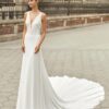 Fabiola-LunaNovias-showroom-mariage-lyon Robe bohème chic en en dentelle et crêpe