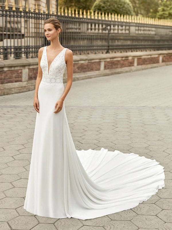 Robe bohème chic en en dentelle et crêpe