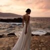 Robe de mariée en mousseline fluide sans manche et sans dentelle chez La Sève Lyon