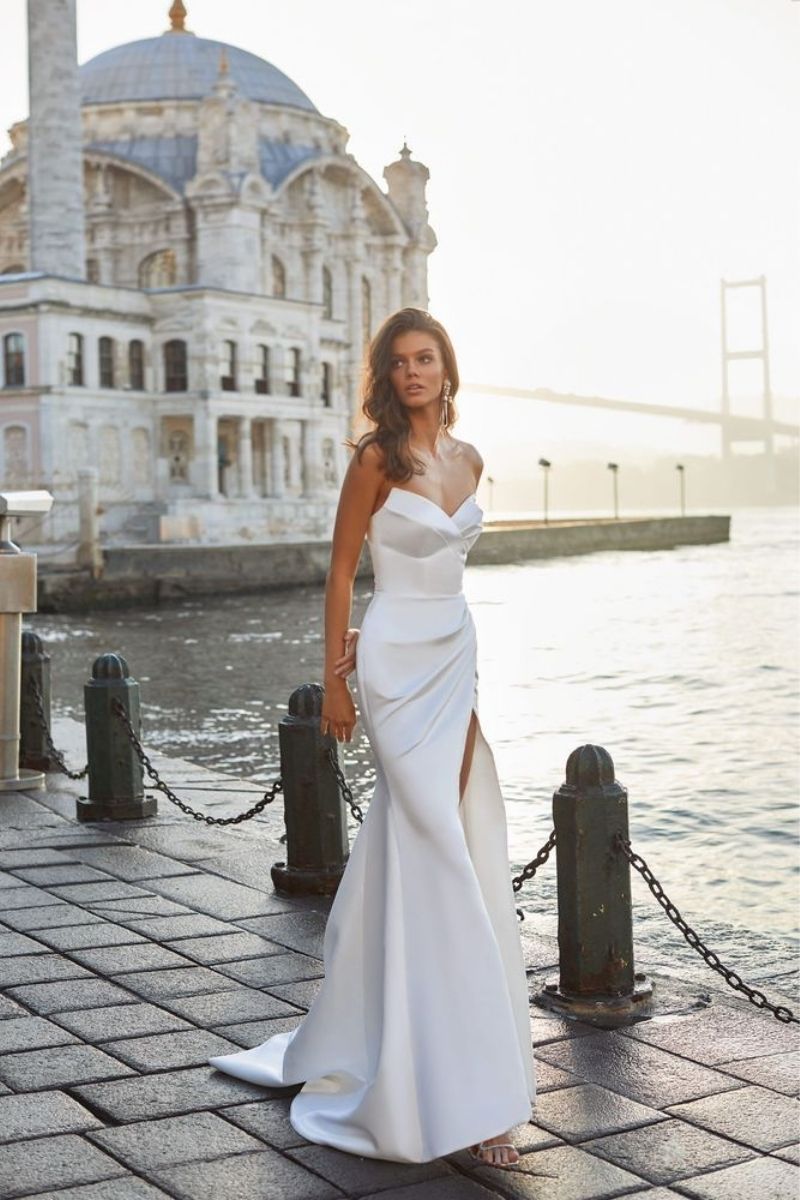 Robe de mariée glamour sirène bustier en satin - La Sève Lyon