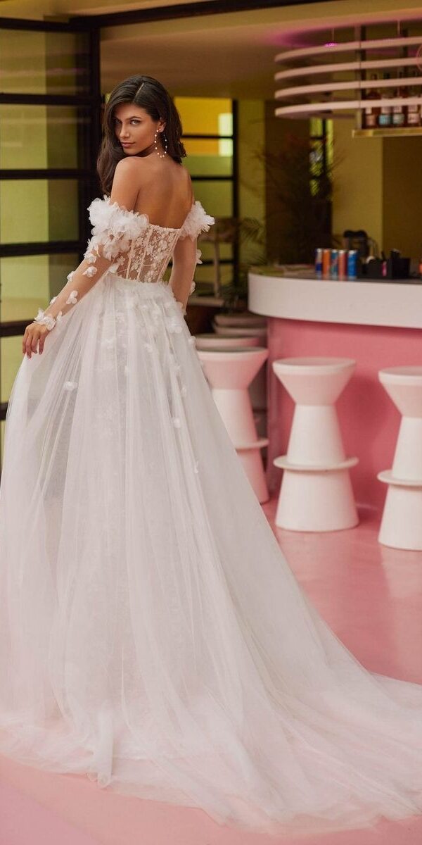 Robes de mariée avec corset bustier et coupe fourreau - Dépôt-vente mariage La Sève Lyon