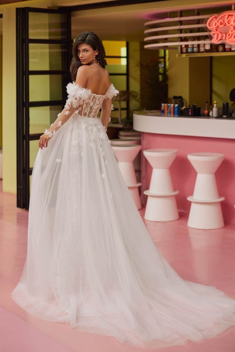 Robes de mariée avec corset bustier et coupe fourreau - Dépôt-vente mariage La Sève Lyon