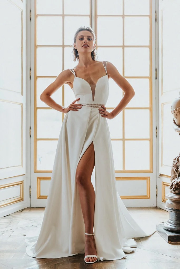 Romy-Cymbeline-robe-mariée-bretelles-fines-fente Robe de mariée fendue
