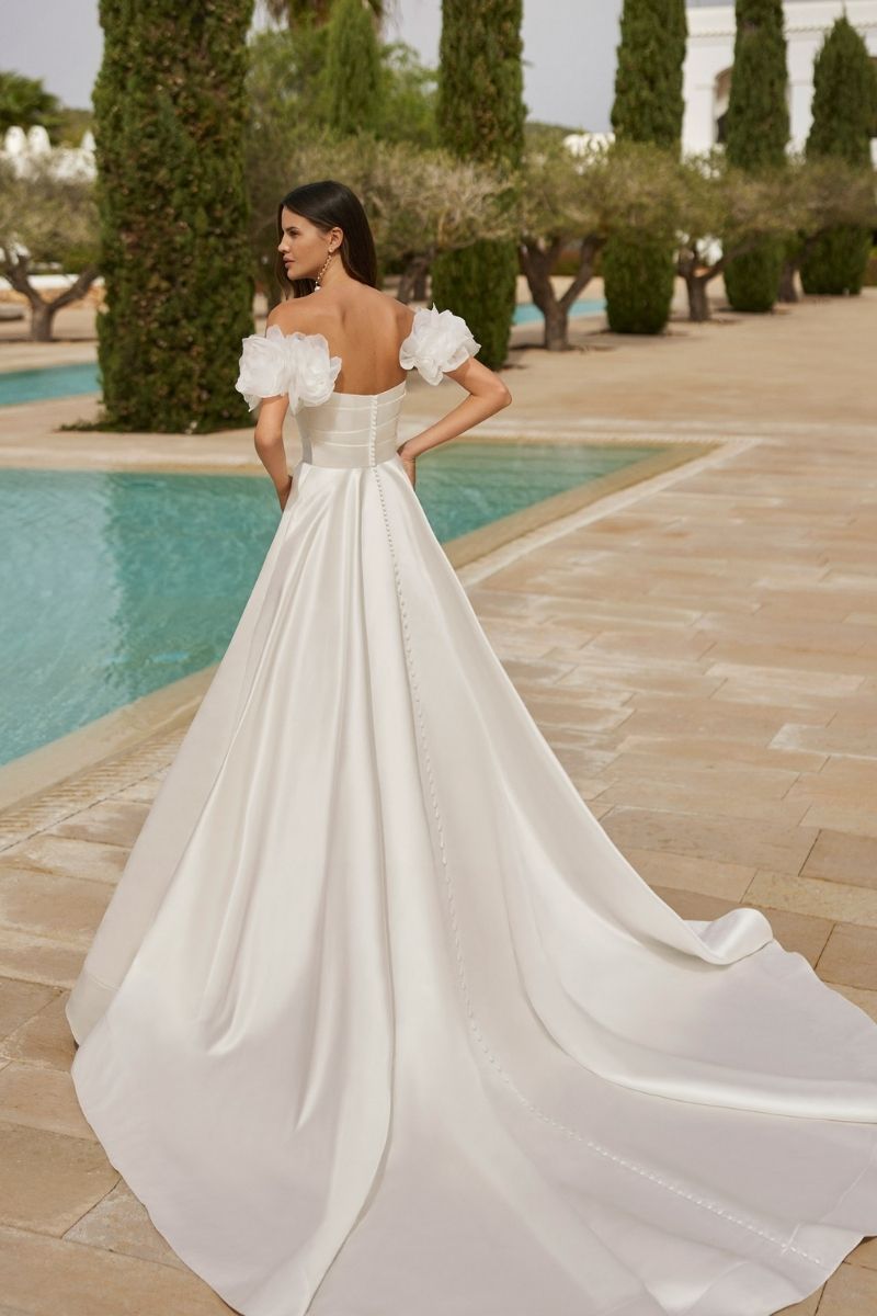 Suiza-AdrianaAlier-robe-mariee-princesse-satin Robe de mariée princesse en satin - Lyon