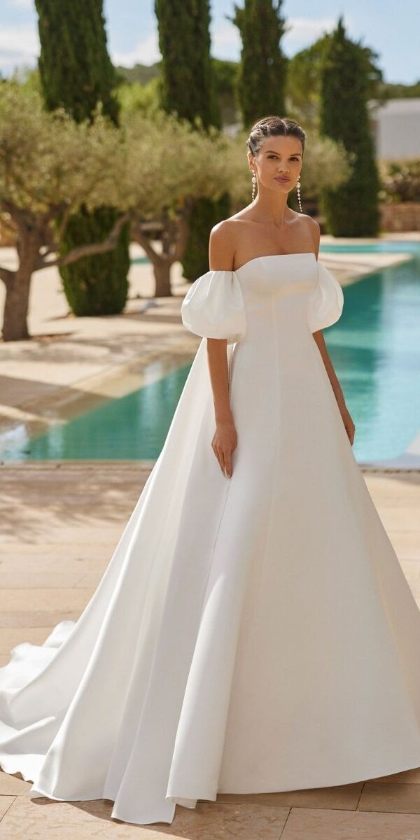 Robe de mariée A-line en satin avec manteau amovible - La Sève Lyon 6