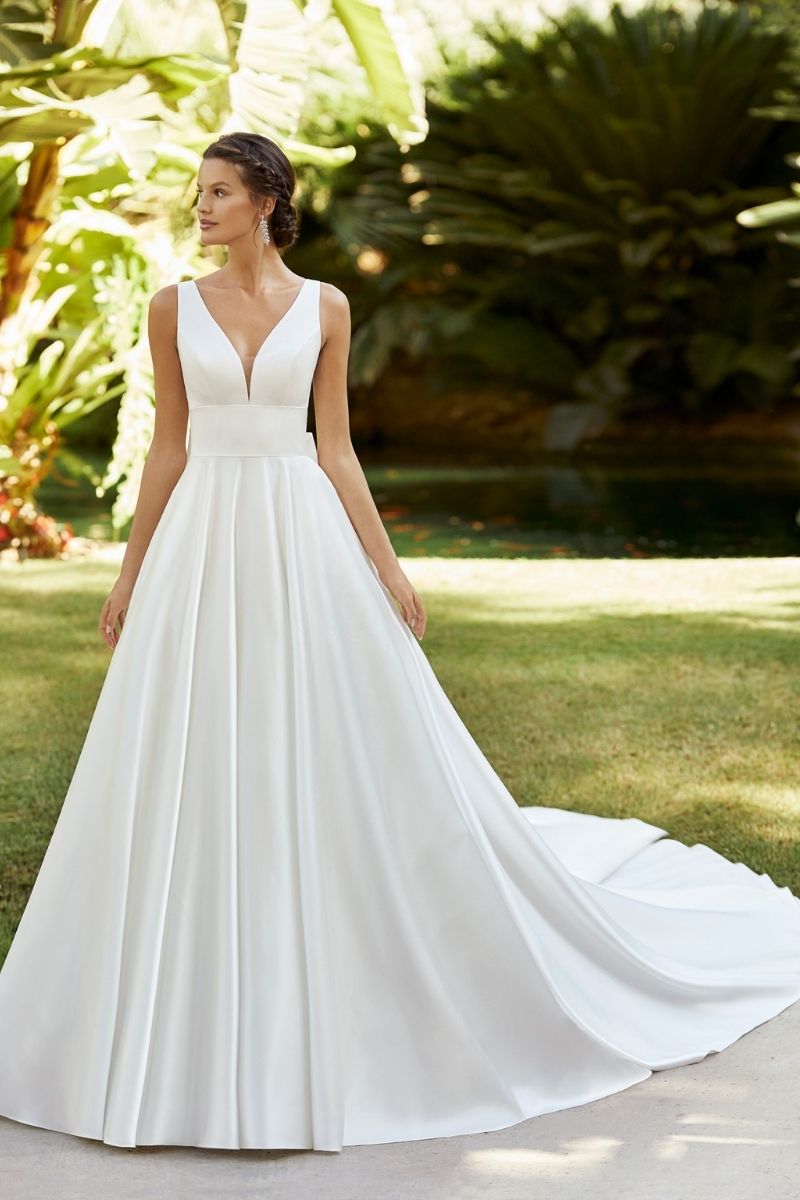 Robe de mariée en satin classique, coupe en A - La Sève Lyon