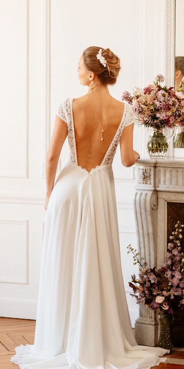 Robe de mariée bohème manches courtes fendue chez La Sève à Lyon