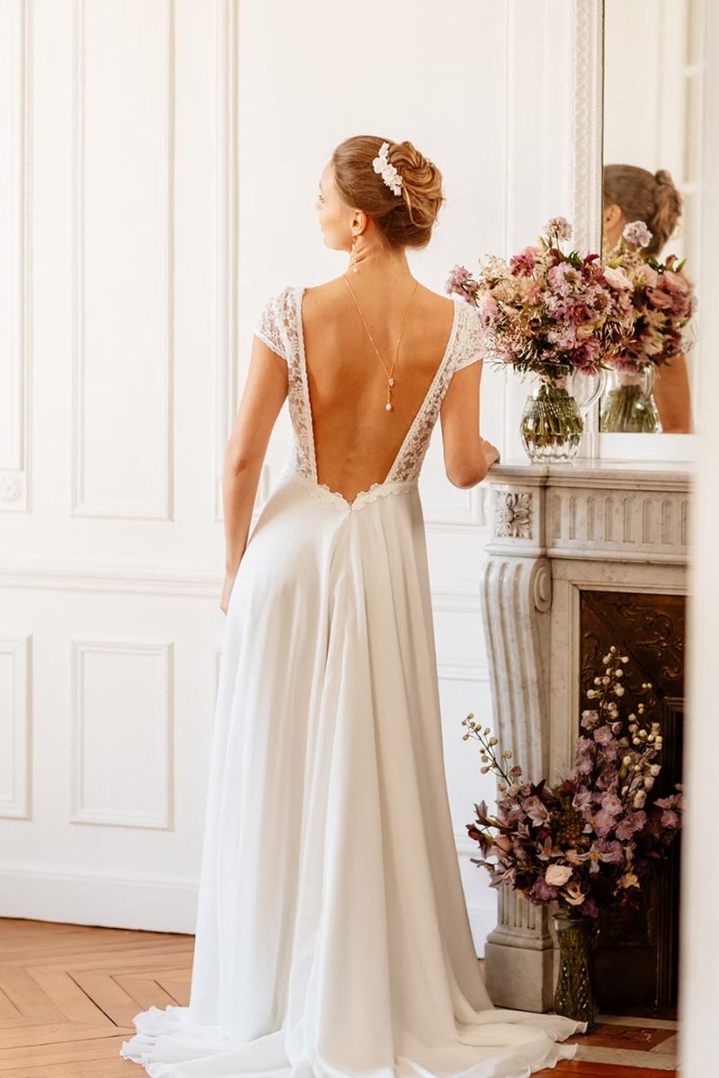 Robe de mariée bohème manches courtes fendue chez La Sève à Lyon