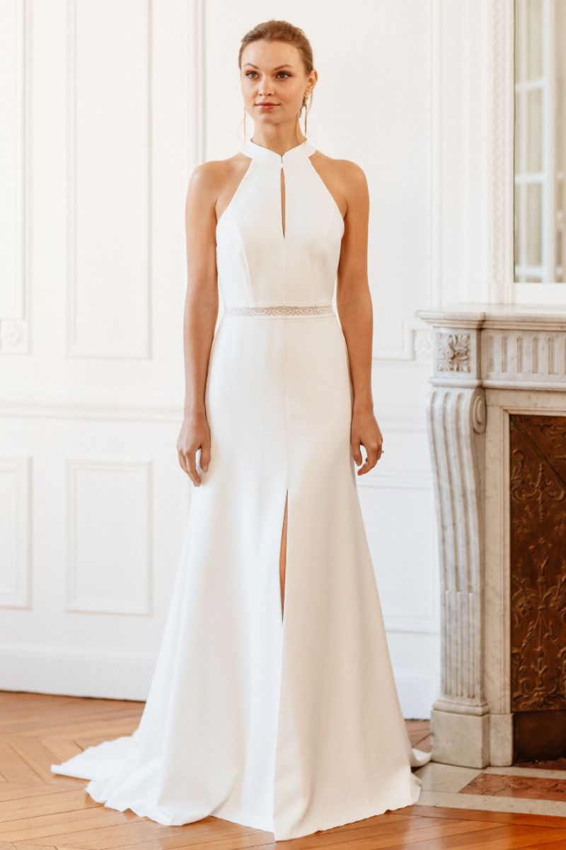 Robe de mariée à col licou et jupe fendue