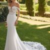Robe de mariée longue coupe sirène bustier avec traîne cathédrale chez La Sève à Lyon