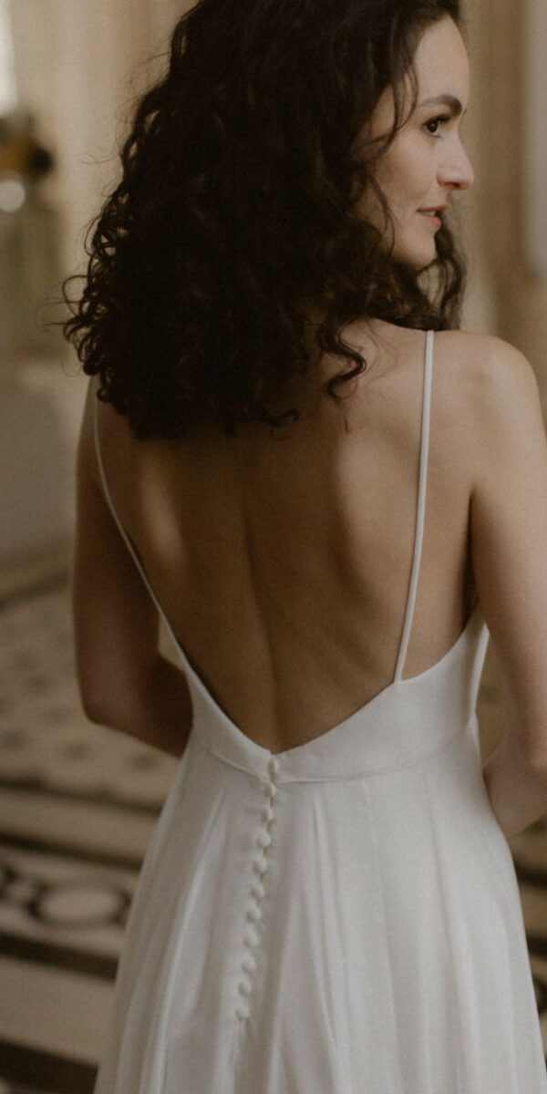 Robe de mariée en mousseline de soie fluide grand dos nu